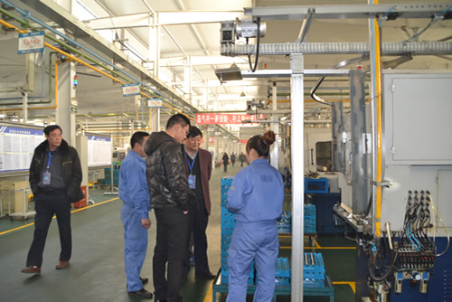 新鄉(xiāng)振動機(jī)械考察團(tuán)參觀振動軸承知名研發(fā)企業(yè)人本集團(tuán)