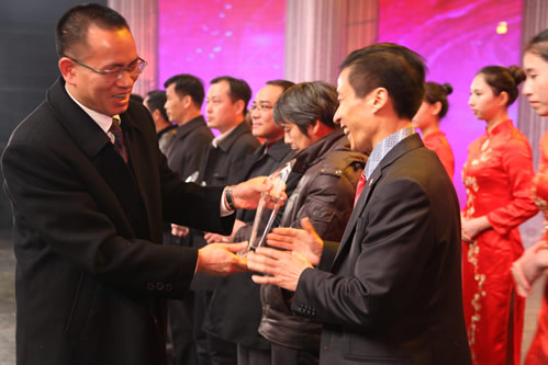 湖北鑫鷹環(huán)保科技榮獲黃石市首屆“優(yōu)秀成長型企業(yè)”榮譽稱號