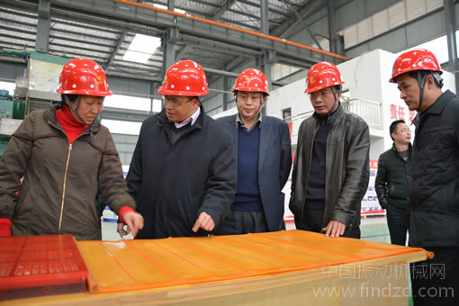 黃石市副市長周蔚芬等領導一行就湖北鑫鷹公司新三板掛牌進行現場調研