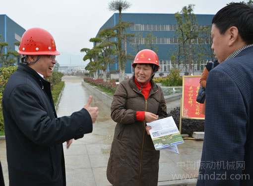 黃石市副市長周蔚芬等領導一行就湖北鑫鷹公司新三板掛牌進行現場調研