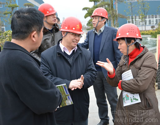 黃石市副市長周蔚芬等領導一行就湖北鑫鷹公司新三板掛牌進行現場調研