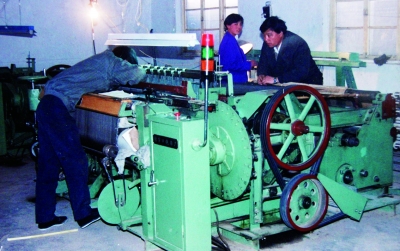 上世紀80年代,安平引進的第一臺電動織機