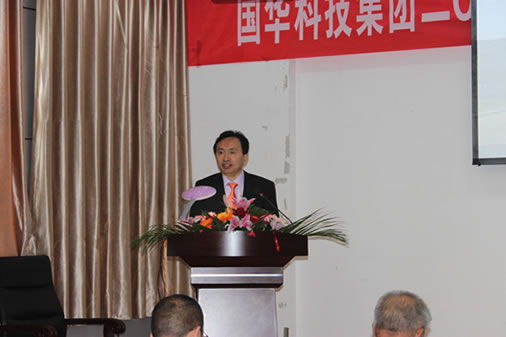 集團(tuán)公司董事長(zhǎng)兼總工程師趙樹(shù)彥研究員與參會(huì)代表交流互動(dòng)