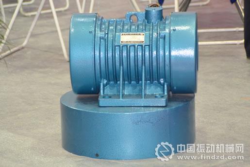 上海上振振動電機在振動機械展展出的振動電機產品
