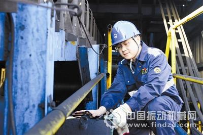 李凌云,秦皇島港股份有限公司九公司安監部副部長,先后獲得公司設備管理先進個人、股份公司技術改進獎、秦皇島市青年崗位能手等榮譽。