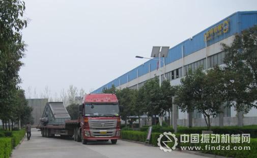 河南金特振動海南礦業3645振動篩發貨現場