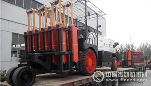 德工多錘頭水泥路面破碎機發(fā)車東北