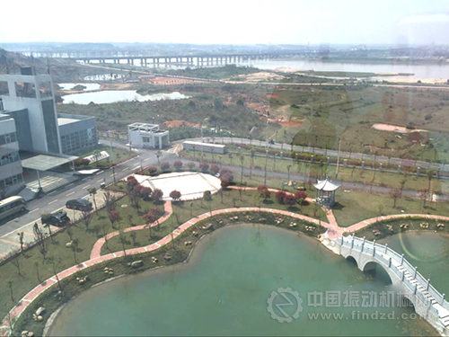 走進泉嶺垃圾焚燒發電廠綠樹環繞中的廠房