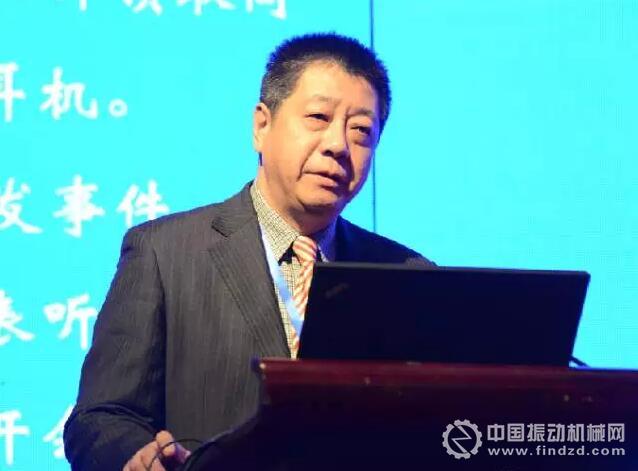 中國砂石協(xié)會副會長宋少民主持大會
