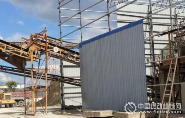 建德大慈巖鎮工業園區內,正在進行制砂場拆除工作