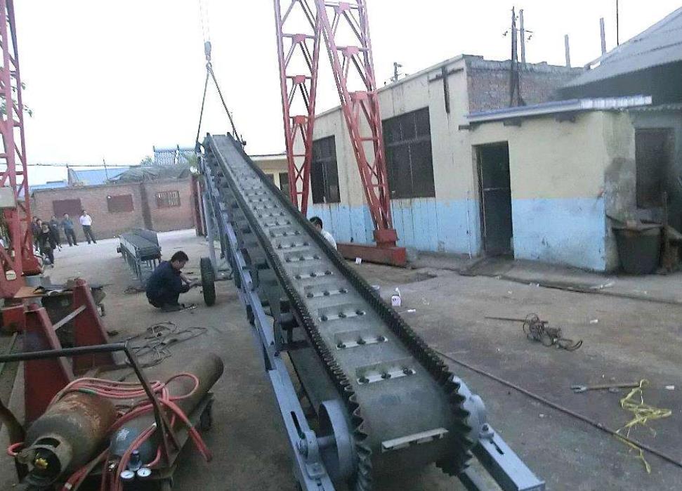 大傾角皮帶輸送機(jī)1.jpg