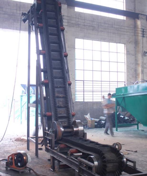 大傾角皮帶輸送機(jī)廠家1.jpg