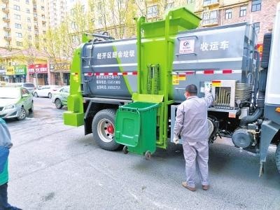 鄭州經開區廚余垃圾收運車在收運垃圾
