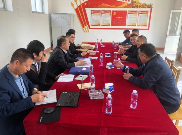 通過座談會的形式，安全專家與企業負責人交流安全生產經驗。