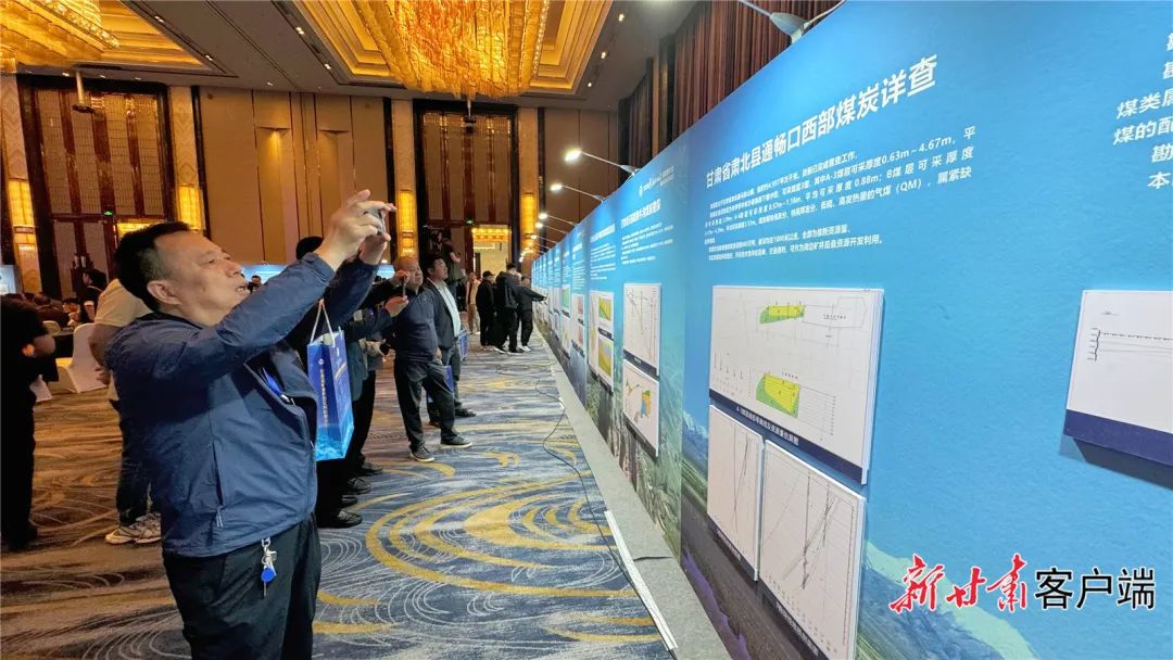 參會代表深入了解擬出讓項目情況