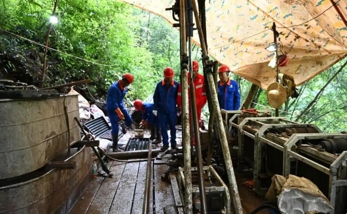地質工作者在開展錳礦勘探作業。四川省第五地質大隊供圖